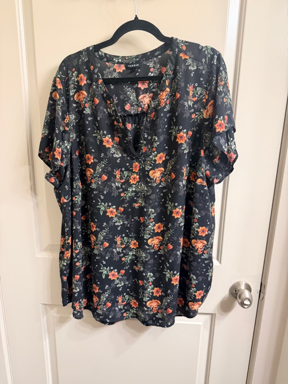 torrid Black Floral V-Neck Short Sleeve Blouse